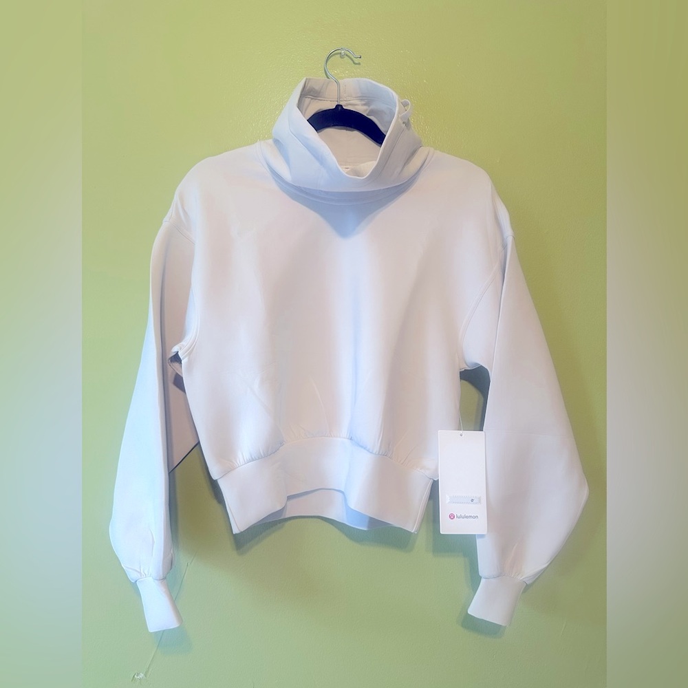 Lululemon Full Flourish Pull Over Size 2 NWT